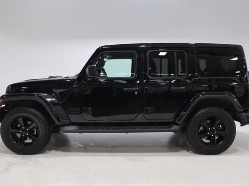 Used 2022 Jeep Wrangler Unlimited Sahara AWD/4WD image 3