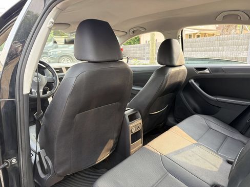 Used 2012 Volkswagen Jetta SE FWD image 16