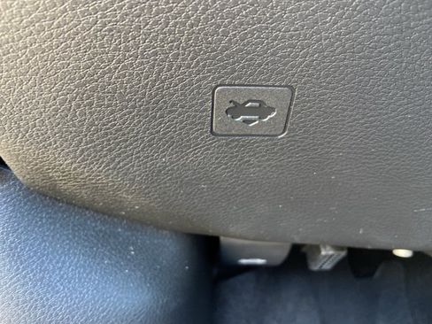 Used 2023 Jeep Renegade Latitude AWD/4WD image 47
