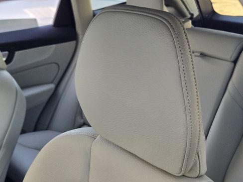 Used 2025 Volvo XC60 T8 Plus w/ Protection Package Premier image 22