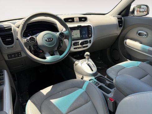 Used 2017 Kia Soul EV + FWD image 15
