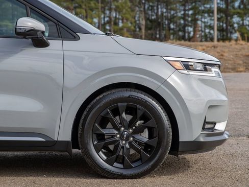 Used 2024 Kia Carnival SX Prestige image 5