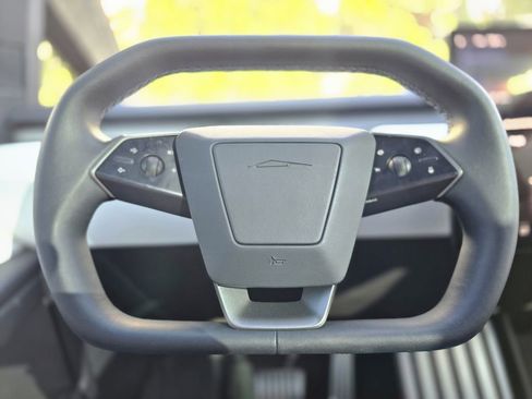 Used 2024 Tesla Cybertruck AWD Crew Cab image 21