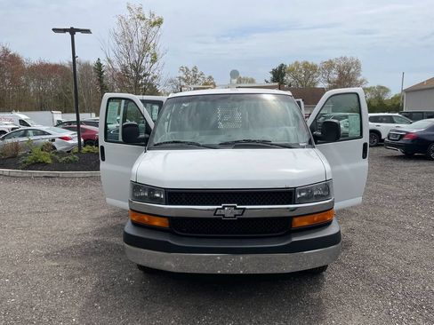 Used 2015 Chevrolet Express 2500 w/ Chrome Appearance Package RWD image 26
