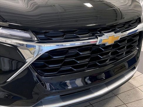 Used 2025 Chevrolet Trax LT w/ LT Convenience Package FWD image 30