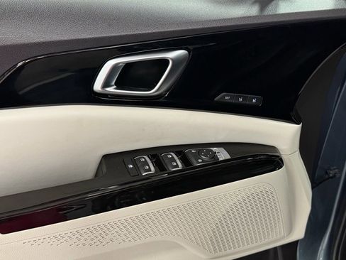 Used 2022 Kia Carnival SX image 14