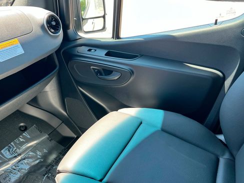 New 2025 Mercedes-Benz Sprinter 2500 image 10