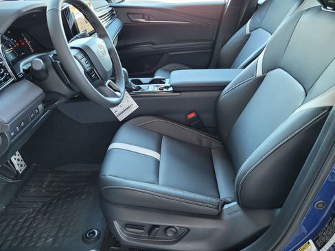 New 2026 Toyota Camry SE FWD image 8