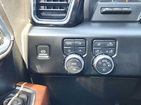 Used 2024 GMC Sierra 2500 Denali Ultimate AWD/4WD image 24