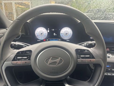 Used 2025 Hyundai Elantra SEL FWD image 29