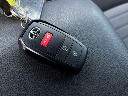 Used 2025 Toyota Tacoma TRD Off-Road image 27