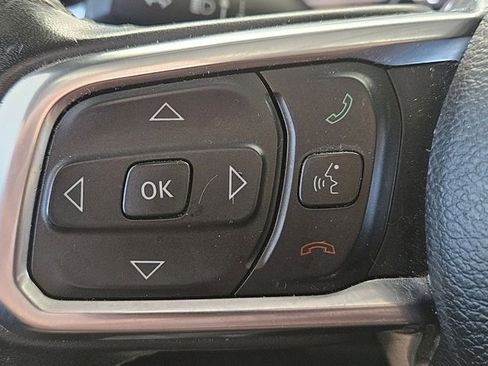 Used 2019 Jeep Wrangler Unlimited Sahara image 25