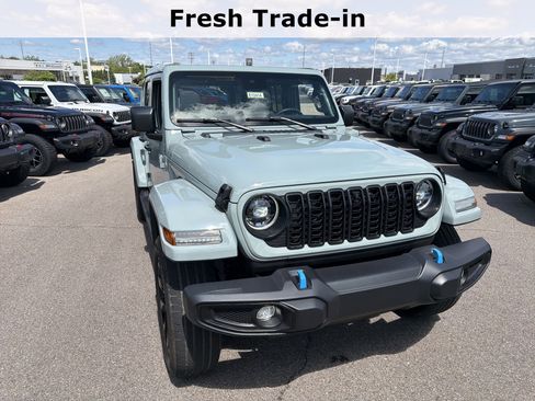 Used 2024 Jeep Wrangler Unlimited Sahara w/ Technology Group AWD/4WD image 14
