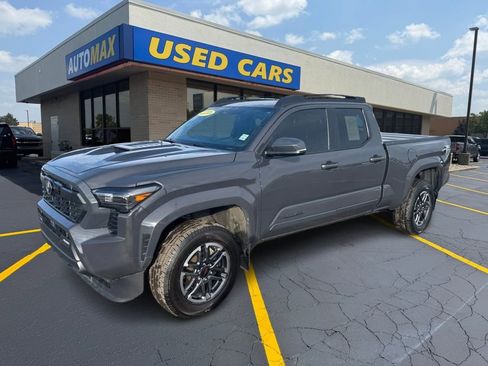 Used 2024 Toyota Tacoma TRD Sport w/ TRD Sport Upgrade Package image 1