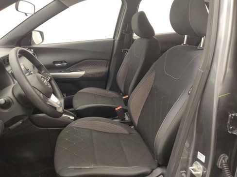 Used 2019 Nissan Kicks SV image 17