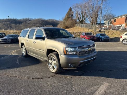 Used 2007 Chevrolet Suburban LTZ w/ LTZ Preferred Equipment Group image 2