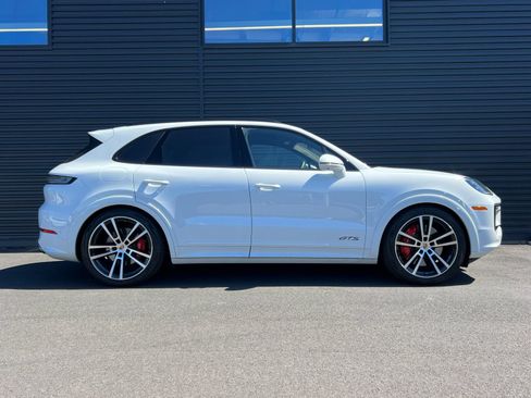 Used 2026 Porsche Cayenne GTS AWD/4WD image 10