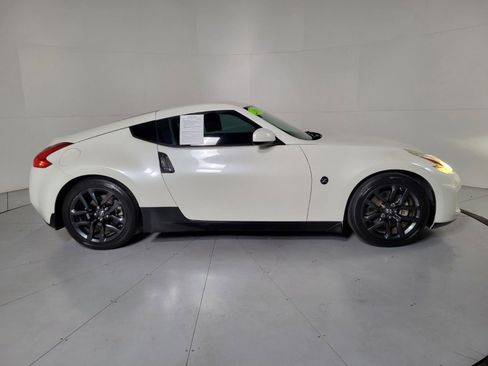 Used 2015 Nissan 370Z Base image 3