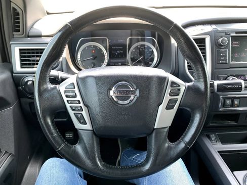 Used 2019 Nissan Titan SV w/ SV Convenience Package RWD image 13