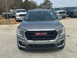 Used 2024 GMC Terrain SLE video 2