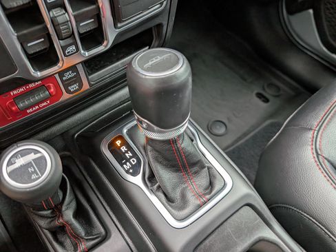 Used 2023 Jeep Gladiator Rubicon w/ Cold Weather Group AWD/4WD image 31