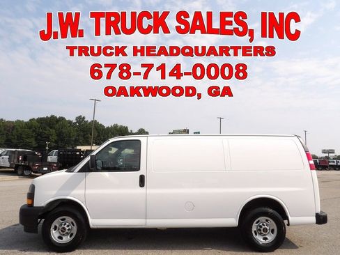 Used 2022 GMC Savana 2500 RWD image 2