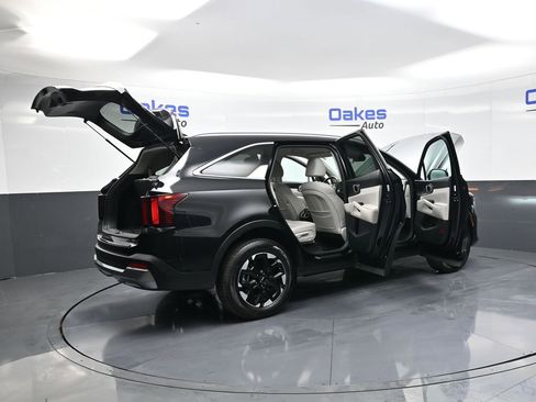 Certified 2025 Kia Sorento S AWD/4WD image 42