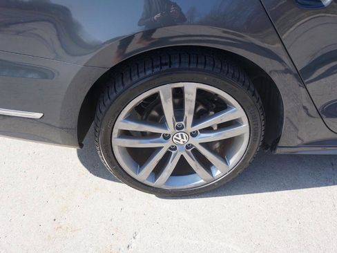 Used 2018 Volkswagen Passat 2.0T R-Line image 10