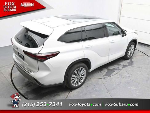 Used 2024 Toyota Highlander Platinum image 20