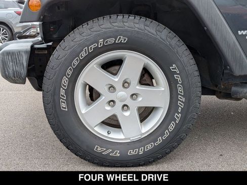 Used 2007 Jeep Wrangler Unlimited X w/ Dual Top Group AWD/4WD image 13