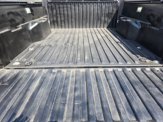 Used 2025 Toyota Tacoma TRD Off-Road AWD/4WD image 15