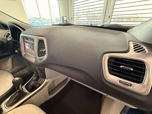 Used 2018 Jeep Compass Latitude w/ Popular Equipment Group image 16