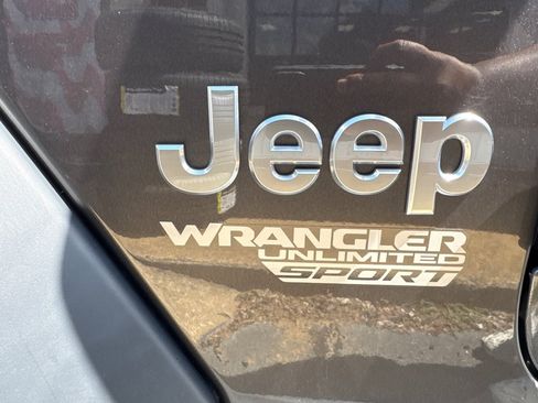 Used 2018 Jeep Wrangler Unlimited Sport S AWD/4WD image 19