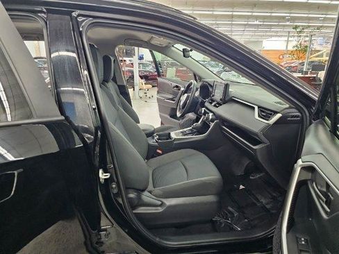 Used 2021 Toyota RAV4 LE AWD/4WD image 32