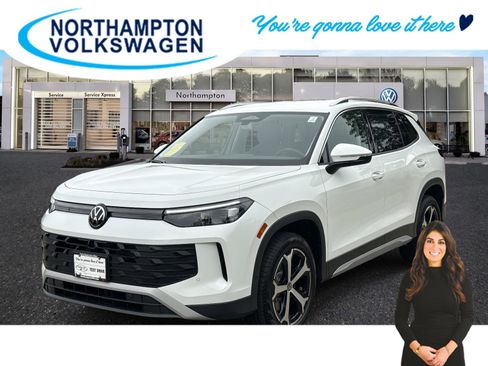New 2025 Volkswagen Tiguan SE image 1