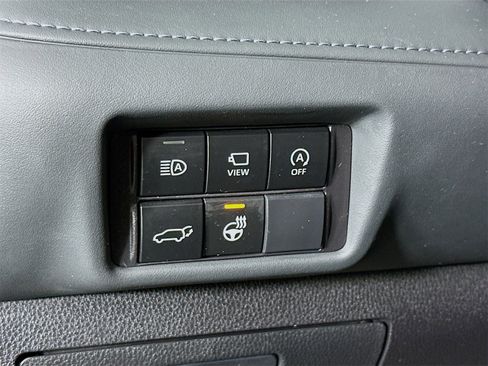 Used 2023 Toyota Highlander Platinum image 10