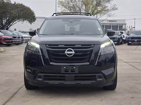 Used 2024 Nissan Pathfinder SV w/ SV Premium Package image 11