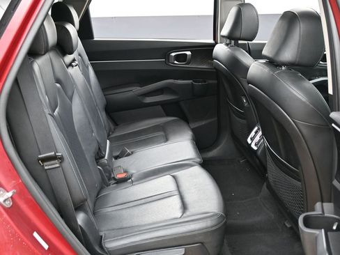 Used 2023 Kia Sorento S w/ Panoramic Sunroof Package FWD image 6