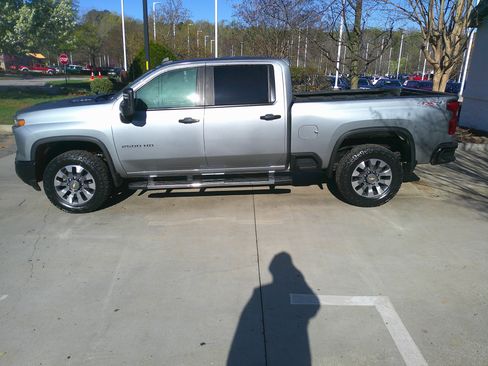 Used 2024 Chevrolet Silverado 2500 Custom w/ Custom Value Package image 8