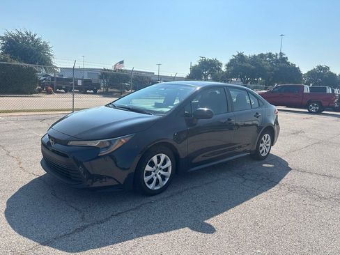 Used 2025 Toyota Corolla LE FWD image 1