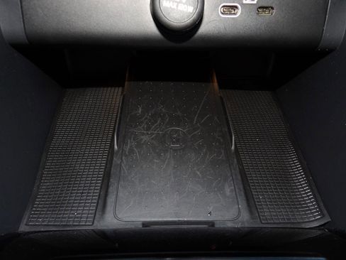 Certified 2024 Volvo XC40 B5 Plus w/ Protection Package Premier image 24