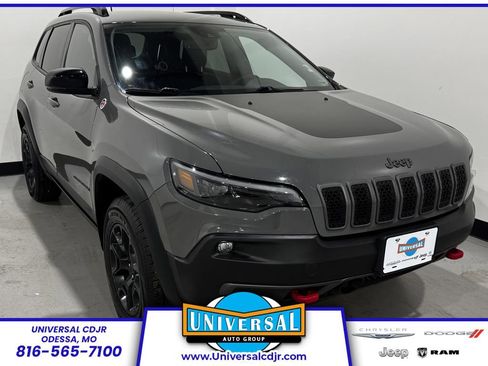 Used 2022 Jeep Cherokee Trailhawk w/ Comfort/Convenience Group AWD/4WD image 1