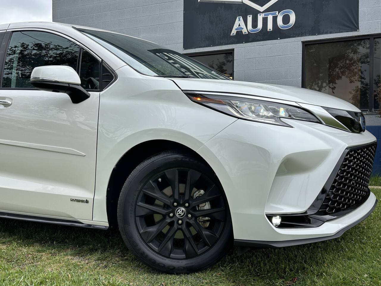 Used 2021 Toyota Sienna Limited AWD/4WD image 3