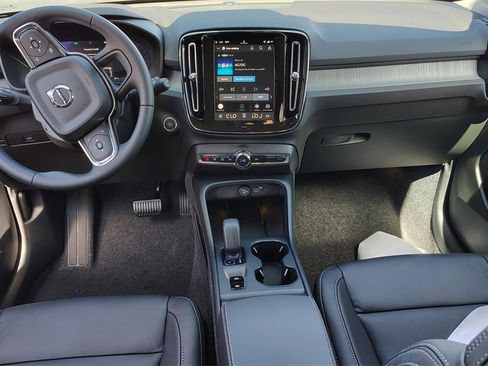 New 2026 Volvo XC40 B5 Core image 11