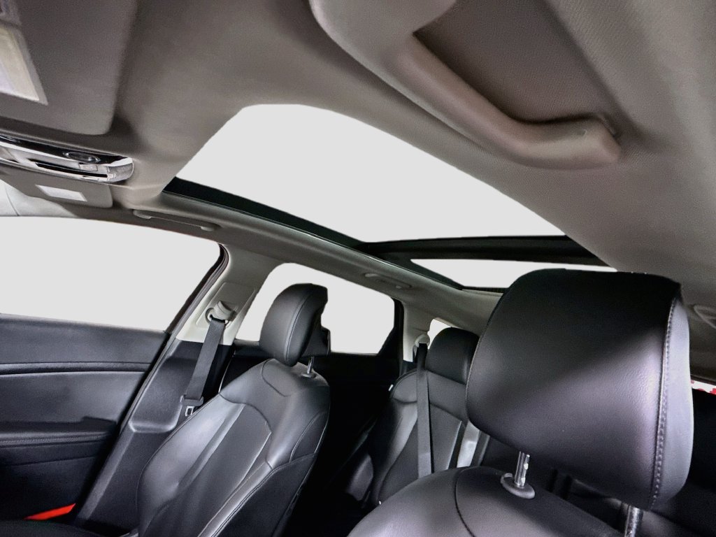 Used 2026 Kia Sportage EX w/ EX Panorama Roof Package FWD image 12