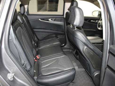 Used 2022 Lincoln Nautilus Reserve image 33