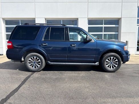 Used 2017 Ford Expedition XLT w/ Equipment Group 201A AWD/4WD image 3