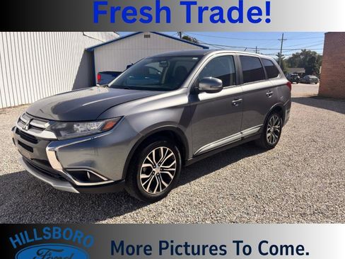 Used 2016 Mitsubishi Outlander SE image 1