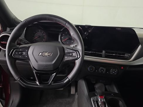 Used 2025 Chevrolet Trax RS FWD image 9
