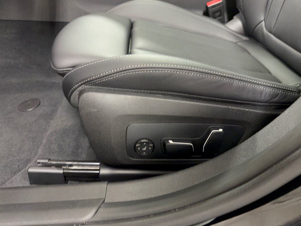 Certified 2026 BMW 330i Sedan RWD image 16